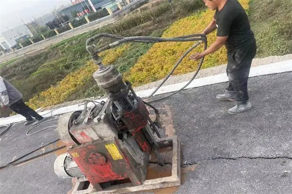 西和马路面下沉注浆加固